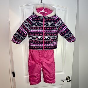5️⃣6️⃣ Beautiful Oshkosh snowsuit set.